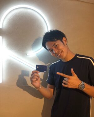 Ryo　 Instagram - VISAさんに僕のカフェオーナーとしての１日に密着していただきました。
普段なら動画にしない部分が動画になってます。

#PR #Visaのタッチ決済 #rcoffeestand